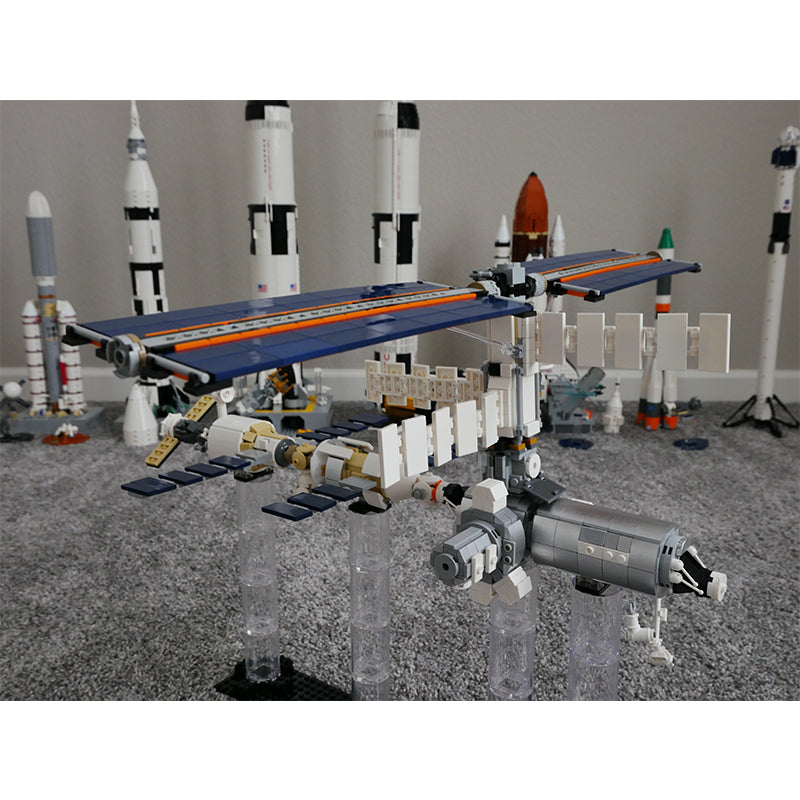 MOC 93305 International Space Station - 1:110 Scale - Historical Timeline 2021